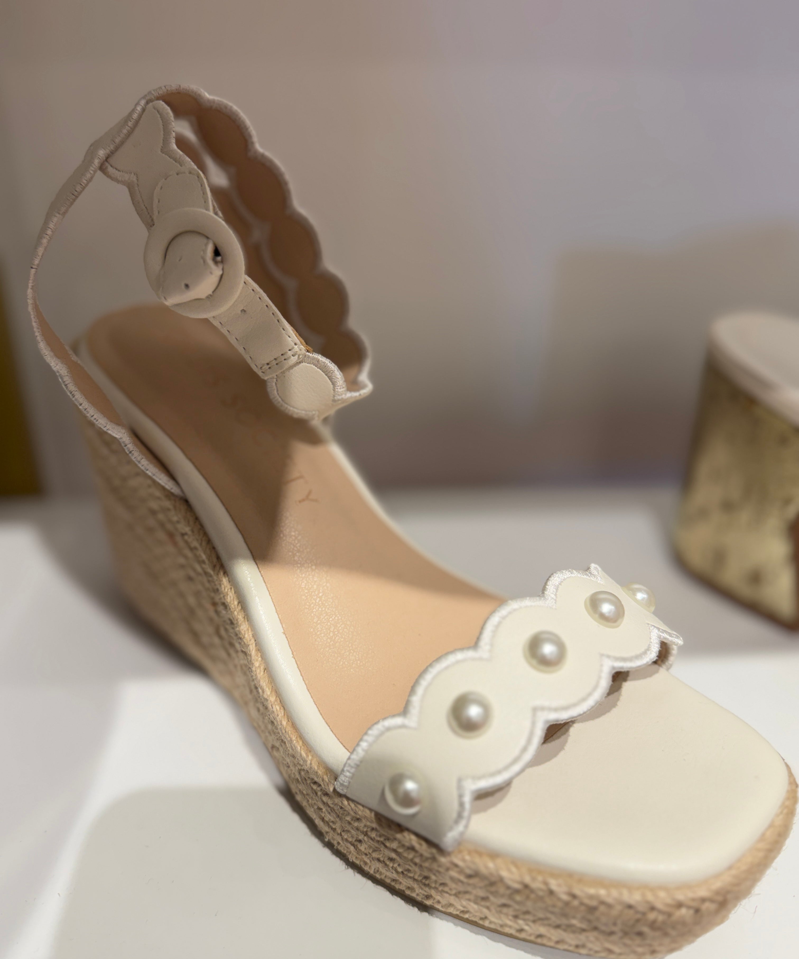 WHITE SCALLOPED CATALINA WEDGE