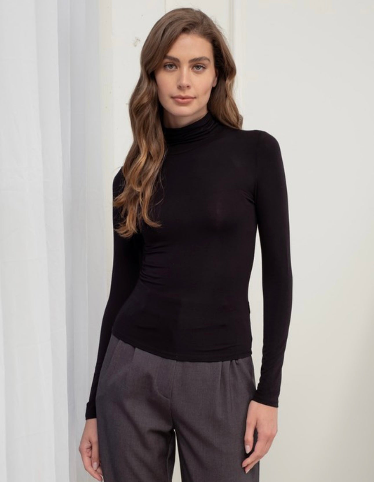 BLACK SOLID TURTLENECK LONG SLEEVE KNIT TOP