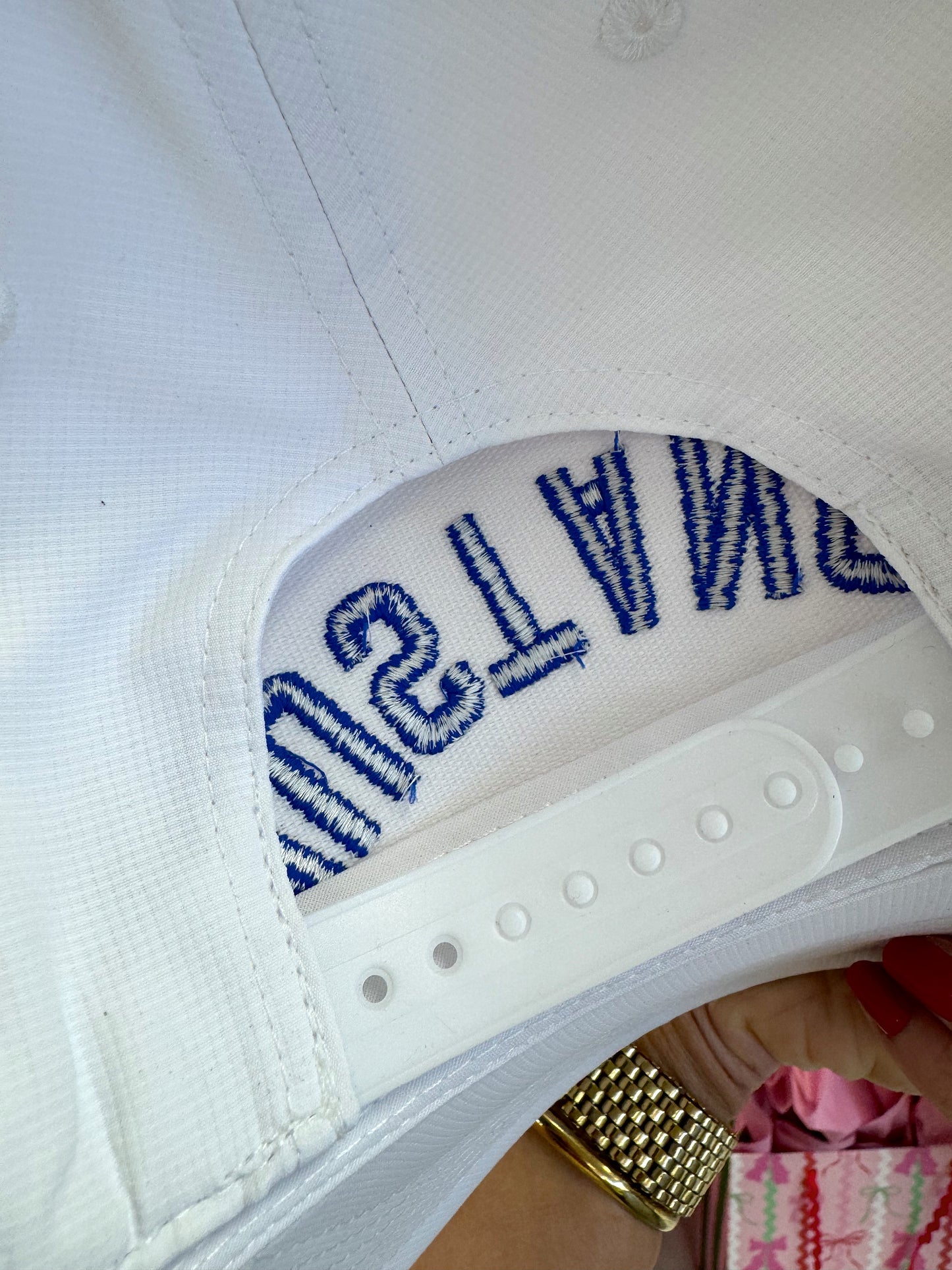 VINTAGE WHITE MUSTANGS HAT