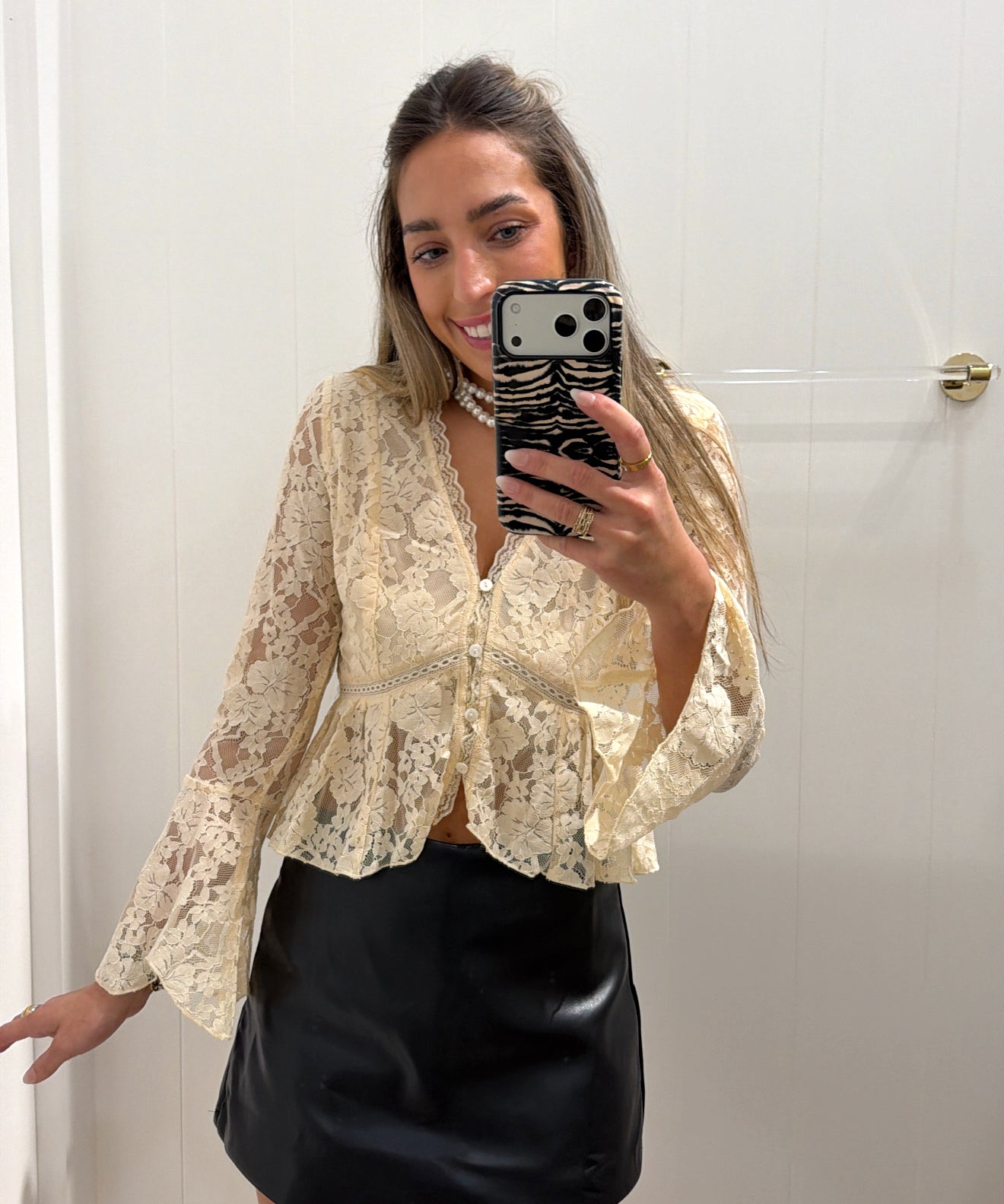 CREAM LACE FLARE SLEEVE TOP