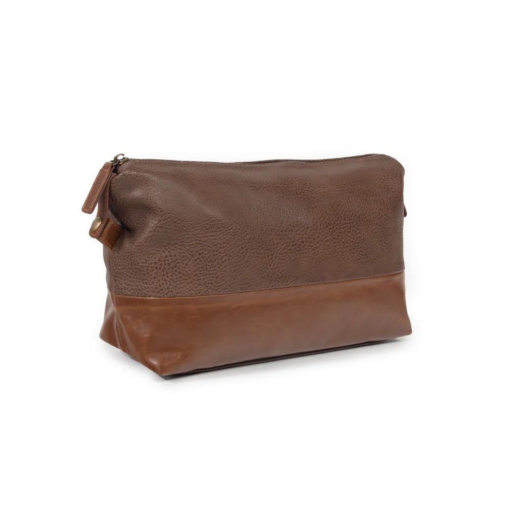 THE OXFORD TOILETRY BAG - CHOCOLATE BROWN