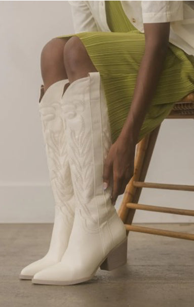 WHITE EMBROIDERY WESTERN BOOTS