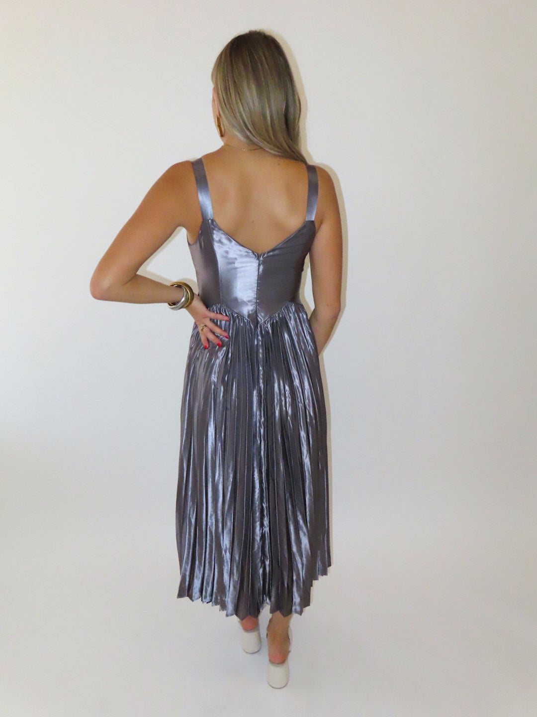 SILVER MIDI PLEATED FLOW DRESS