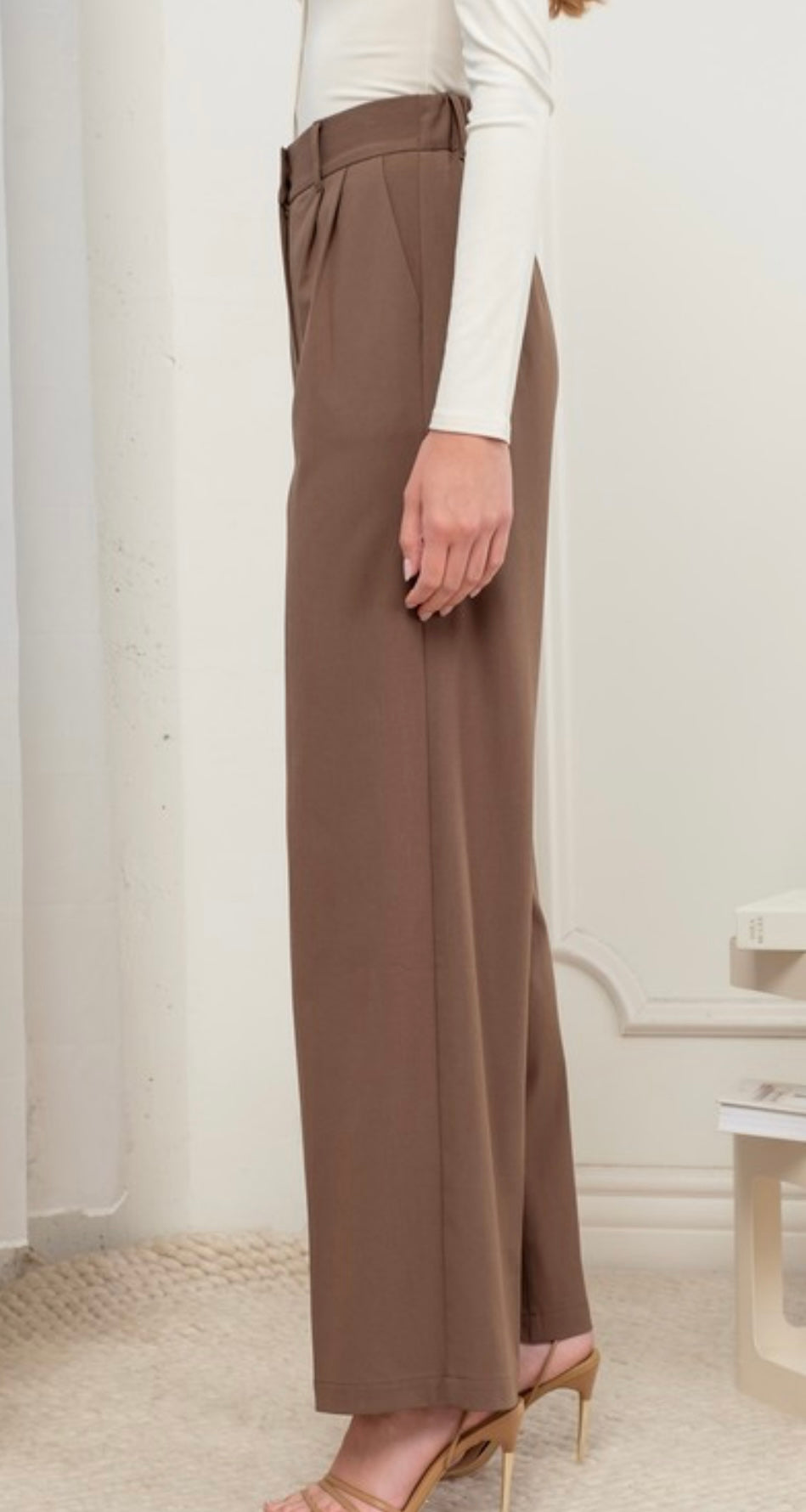 BROWN HIGH WAISTED PLEATED DRESS PANTS