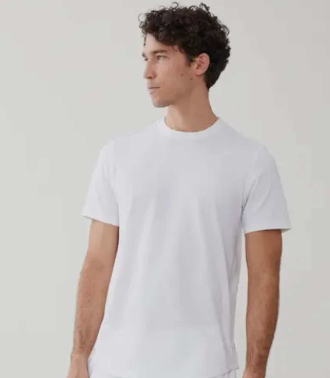 WHITE S/S SCOOP BOTTOM JERSEY TEE