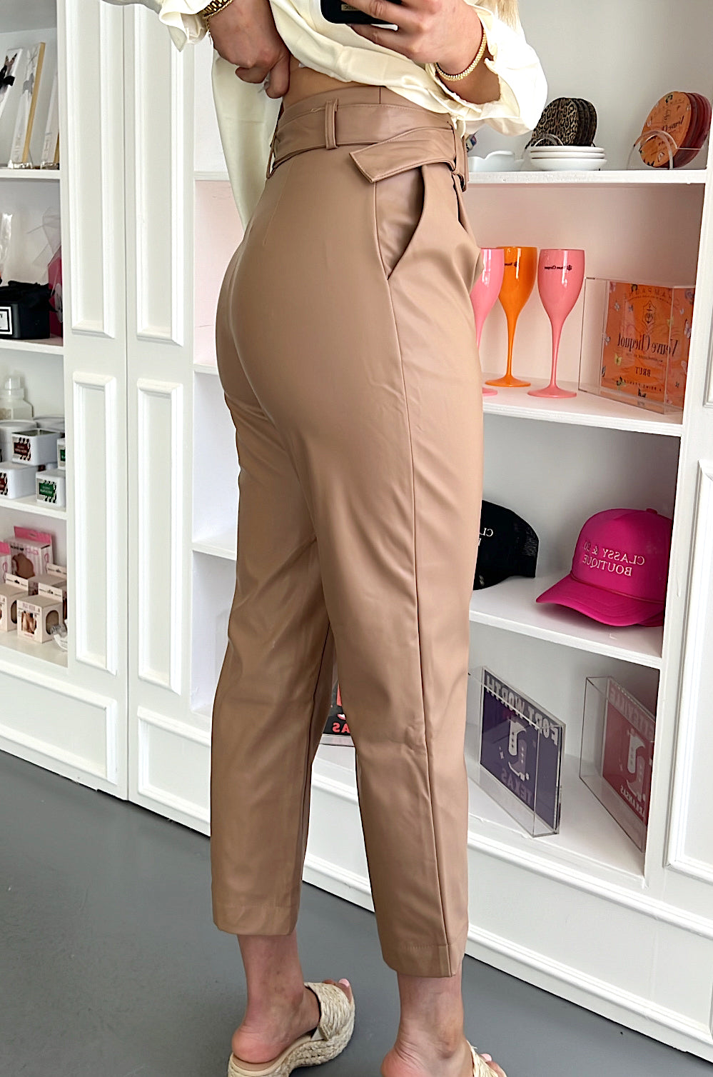 CAMEL BELTED PLEATHER PANTS