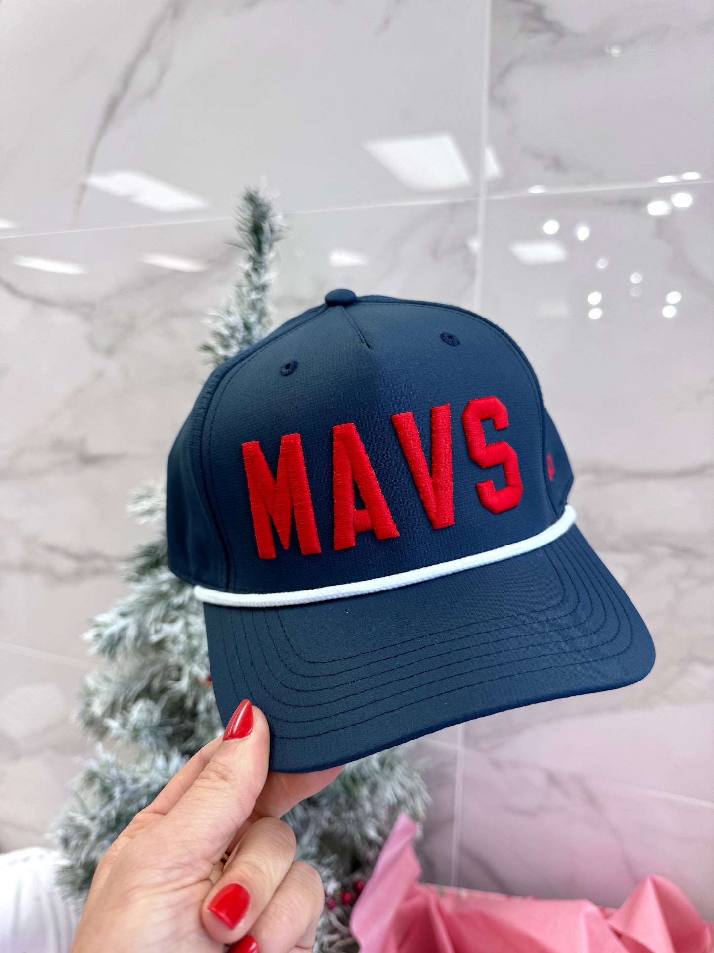 VINTAGE NAVY MAVS HAT