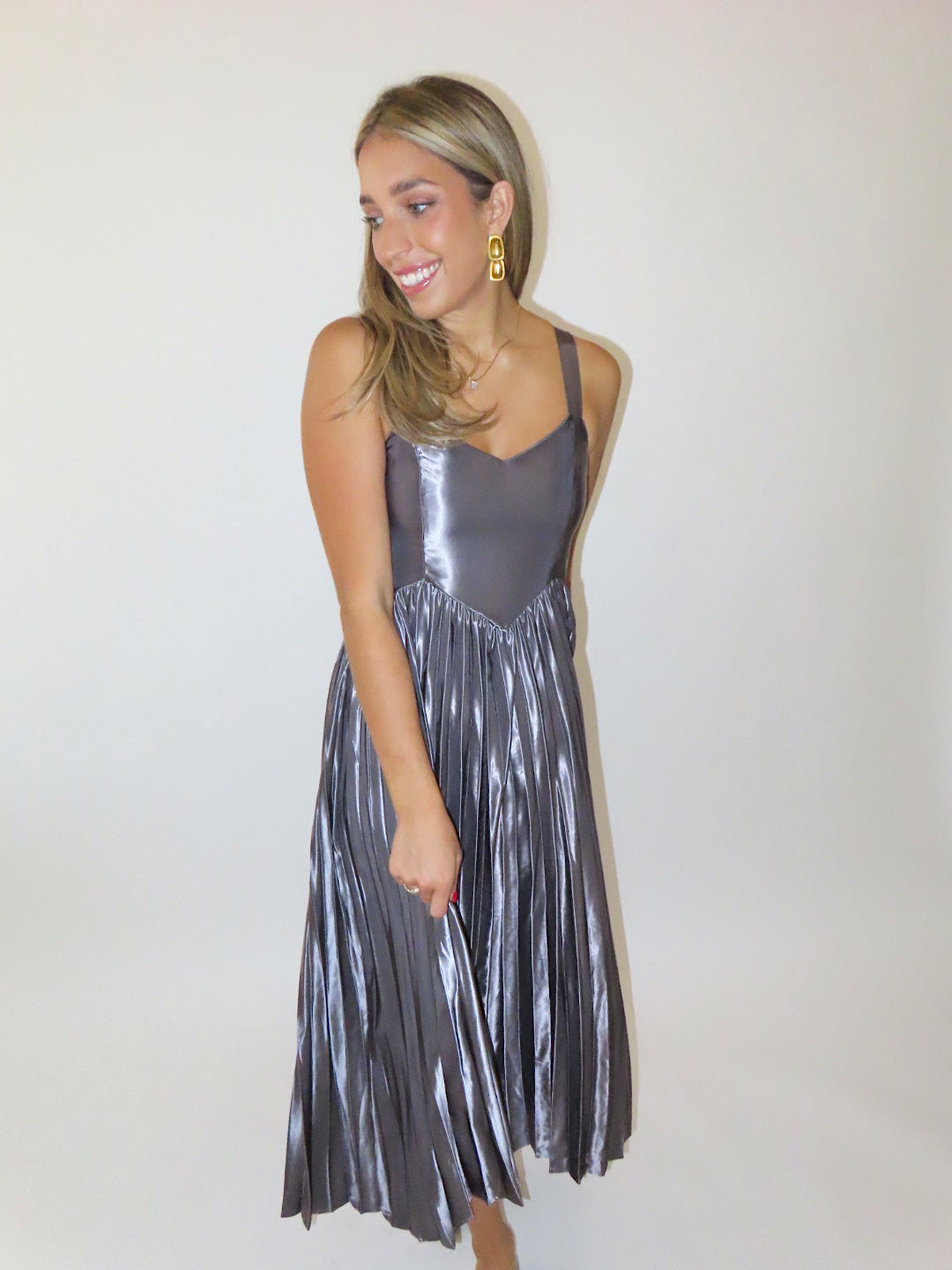 SILVER MIDI PLEATED FLOW DRESS