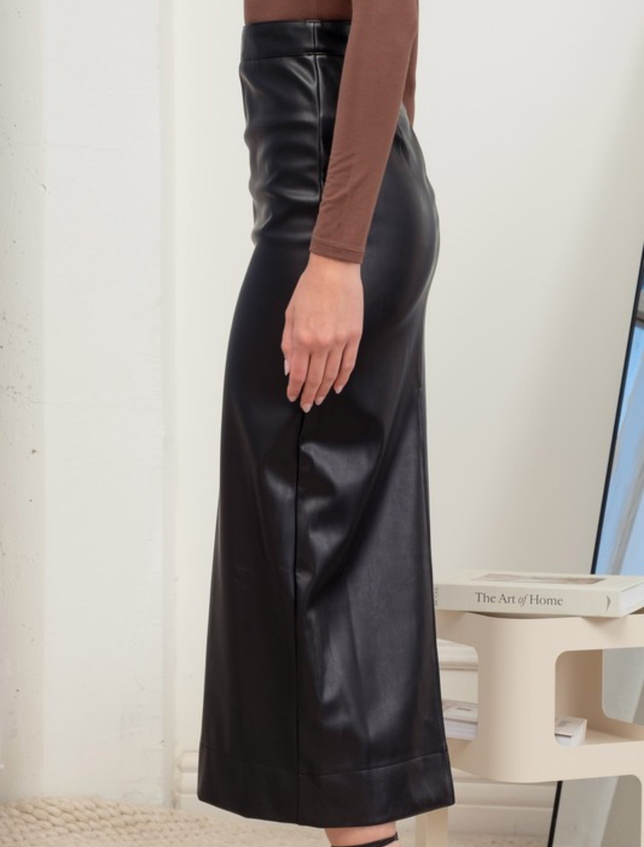 BLACK FAUX LEATHER MIDI SKIRT