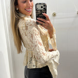 CREAM LACE FLARE SLEEVE TOP