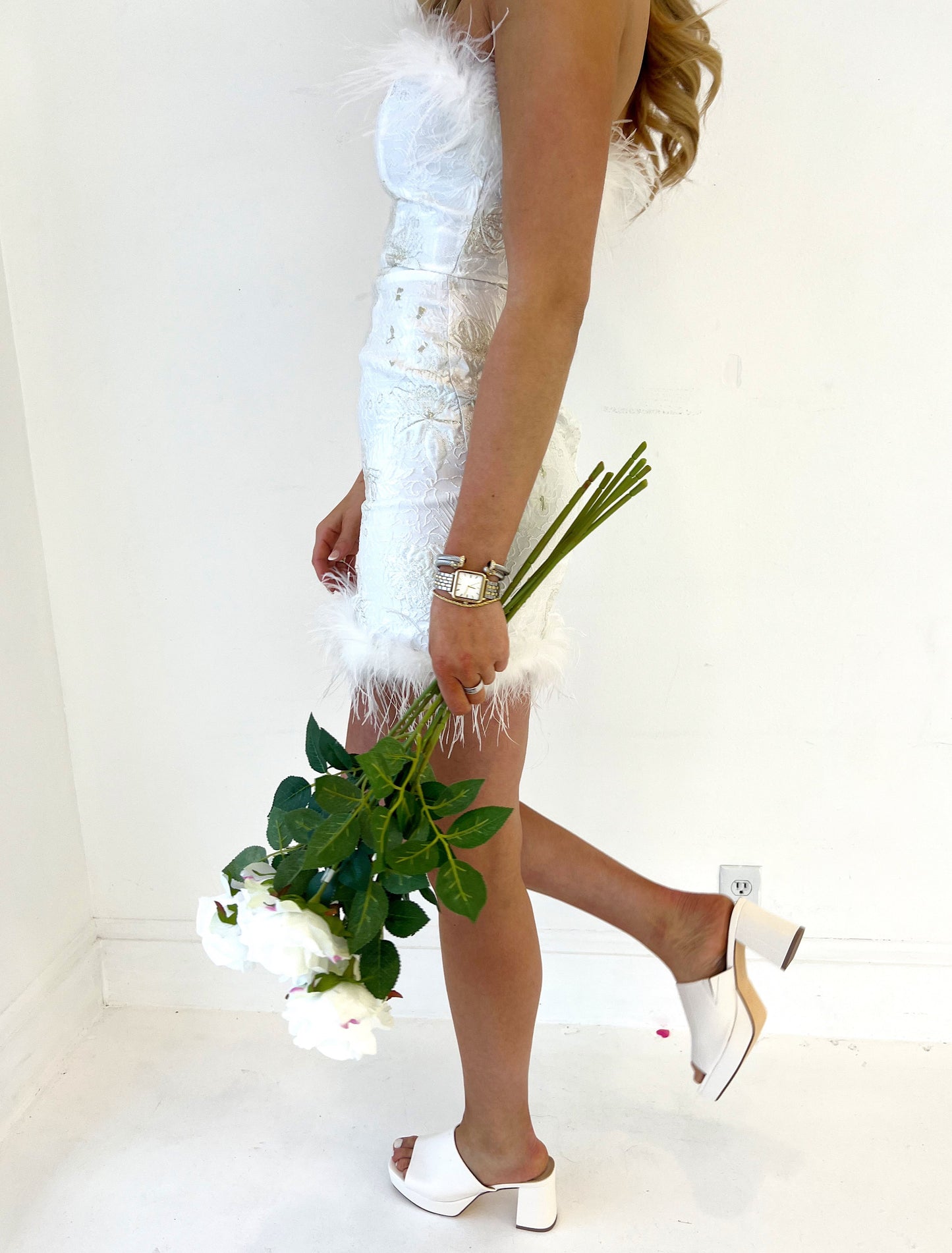 WHITE FLORAL AND FEATHER STRAPLESS DRESS