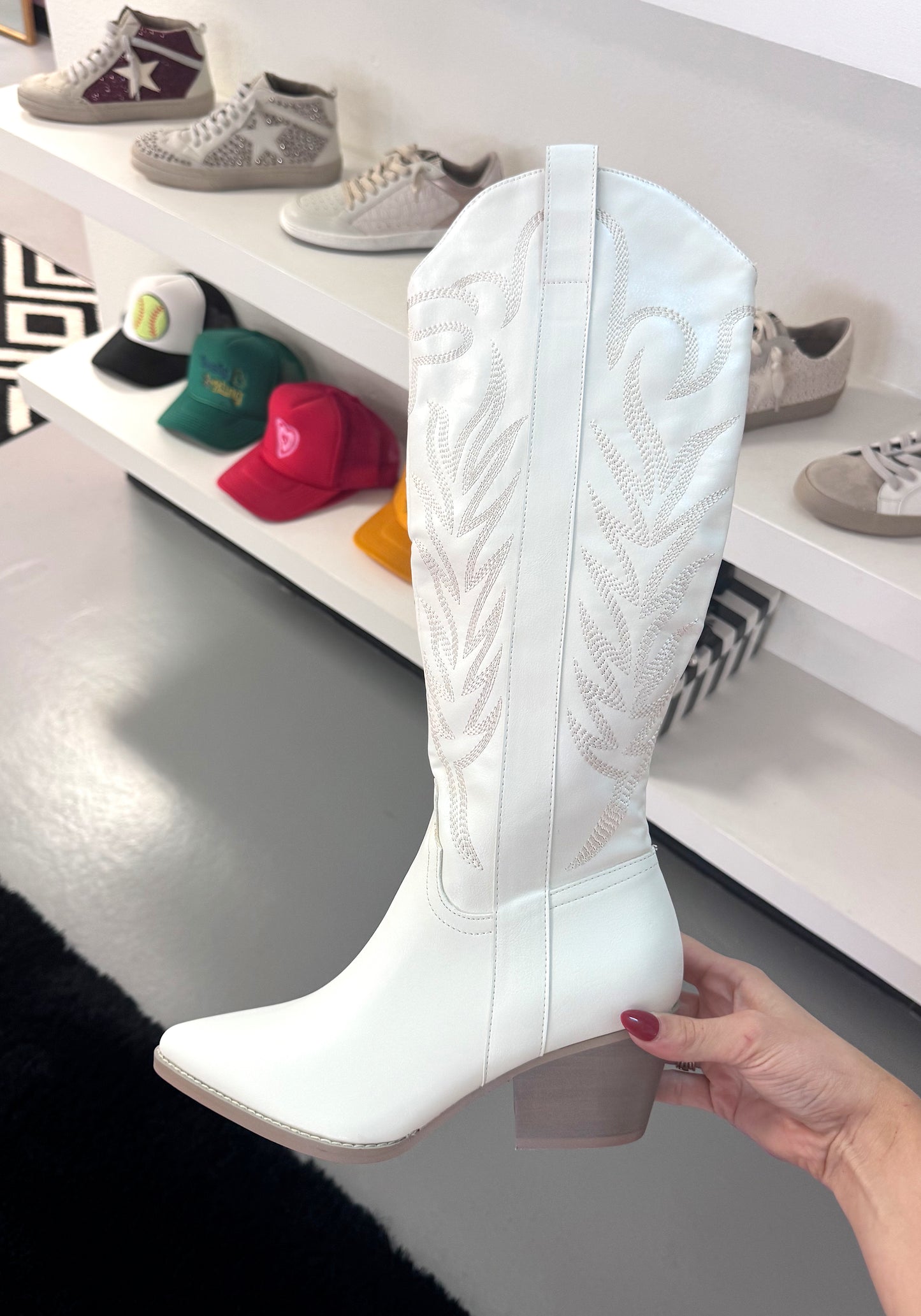 WHITE EMBROIDERY WESTERN BOOTS