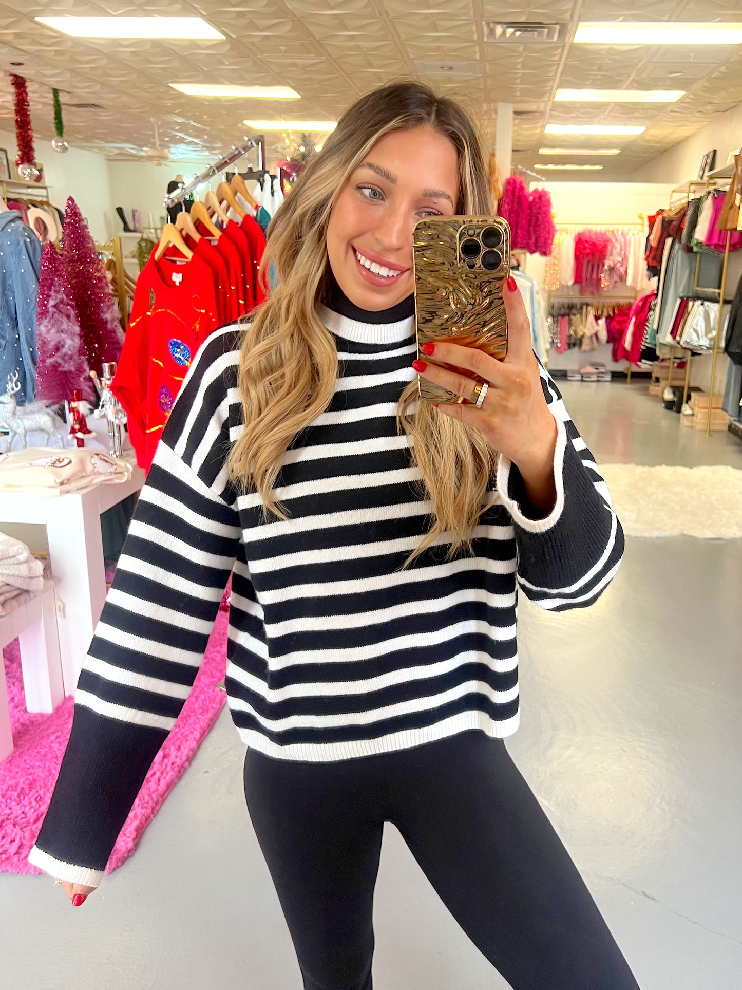 BLACK STRIPED TUTRLENECK SWEATER